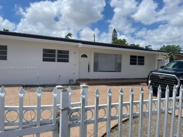 $1,300 | 900 West 50th Place, Hialeah, FL 33012