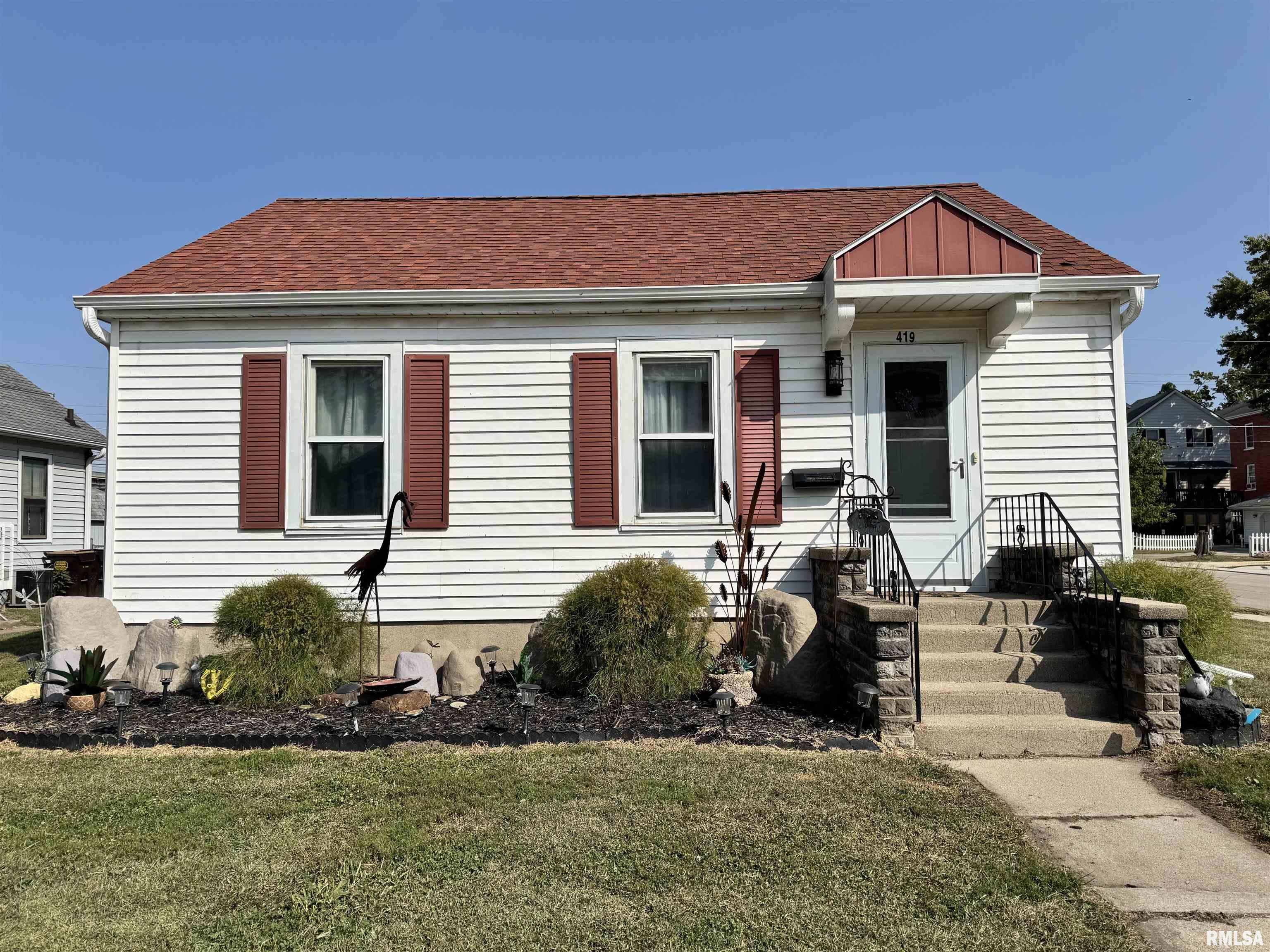 419 13th Avenue Fulton, IL 61252 - Photo 1 of 16