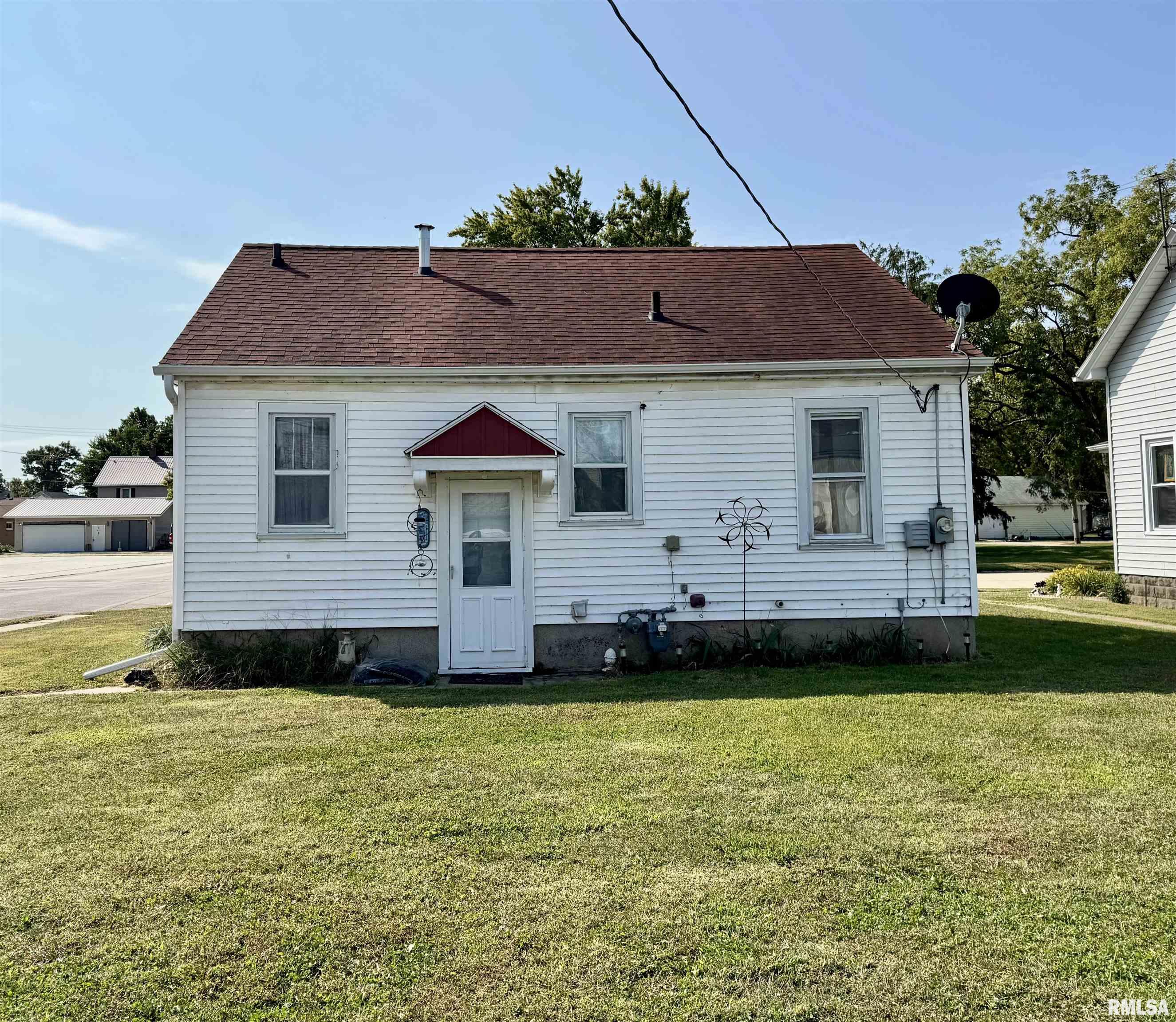 419 13th Avenue Fulton, IL 61252 - Photo 3 of 16