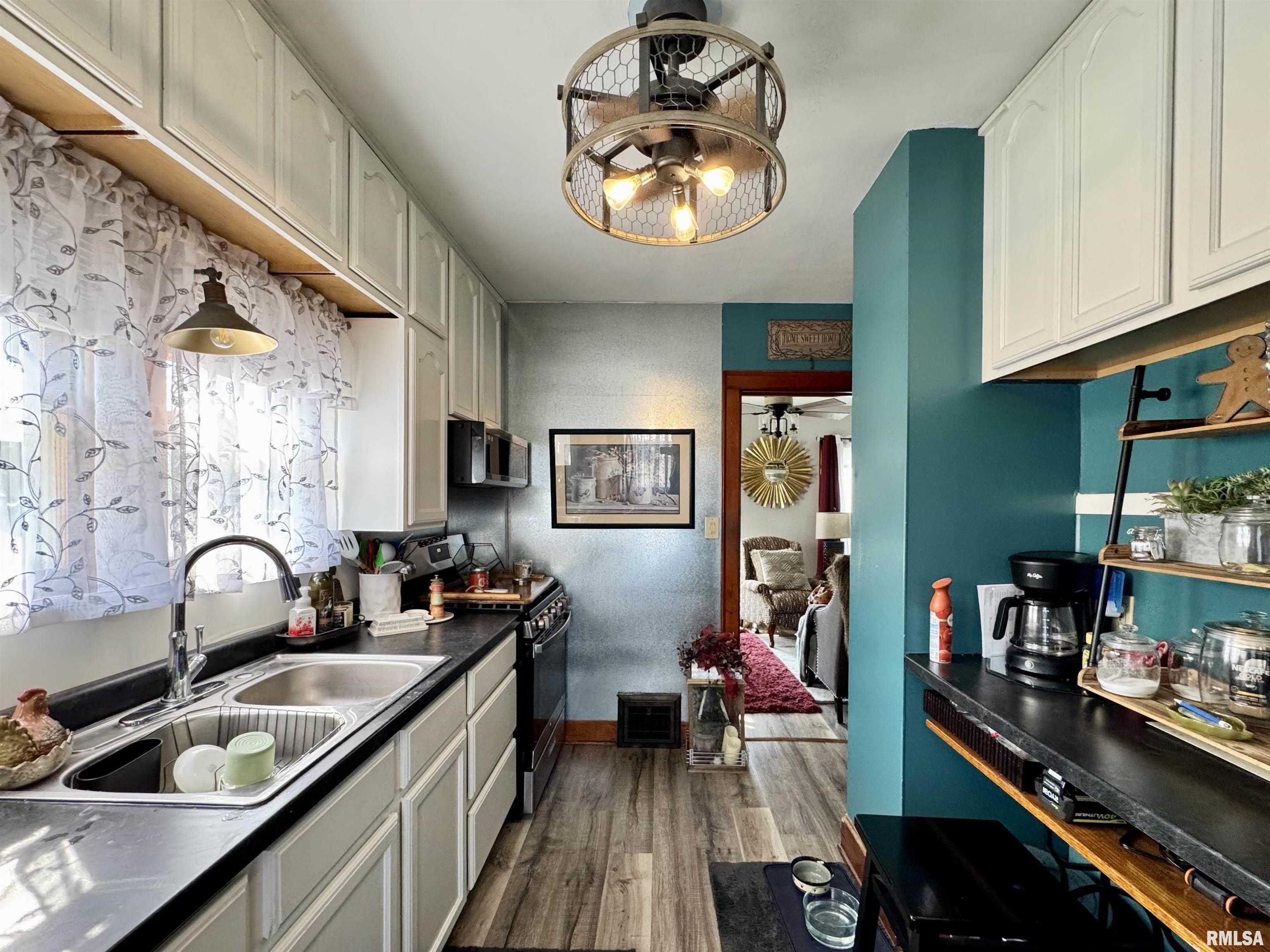 419 13th Avenue Fulton, IL 61252 - Photo 8 of 16