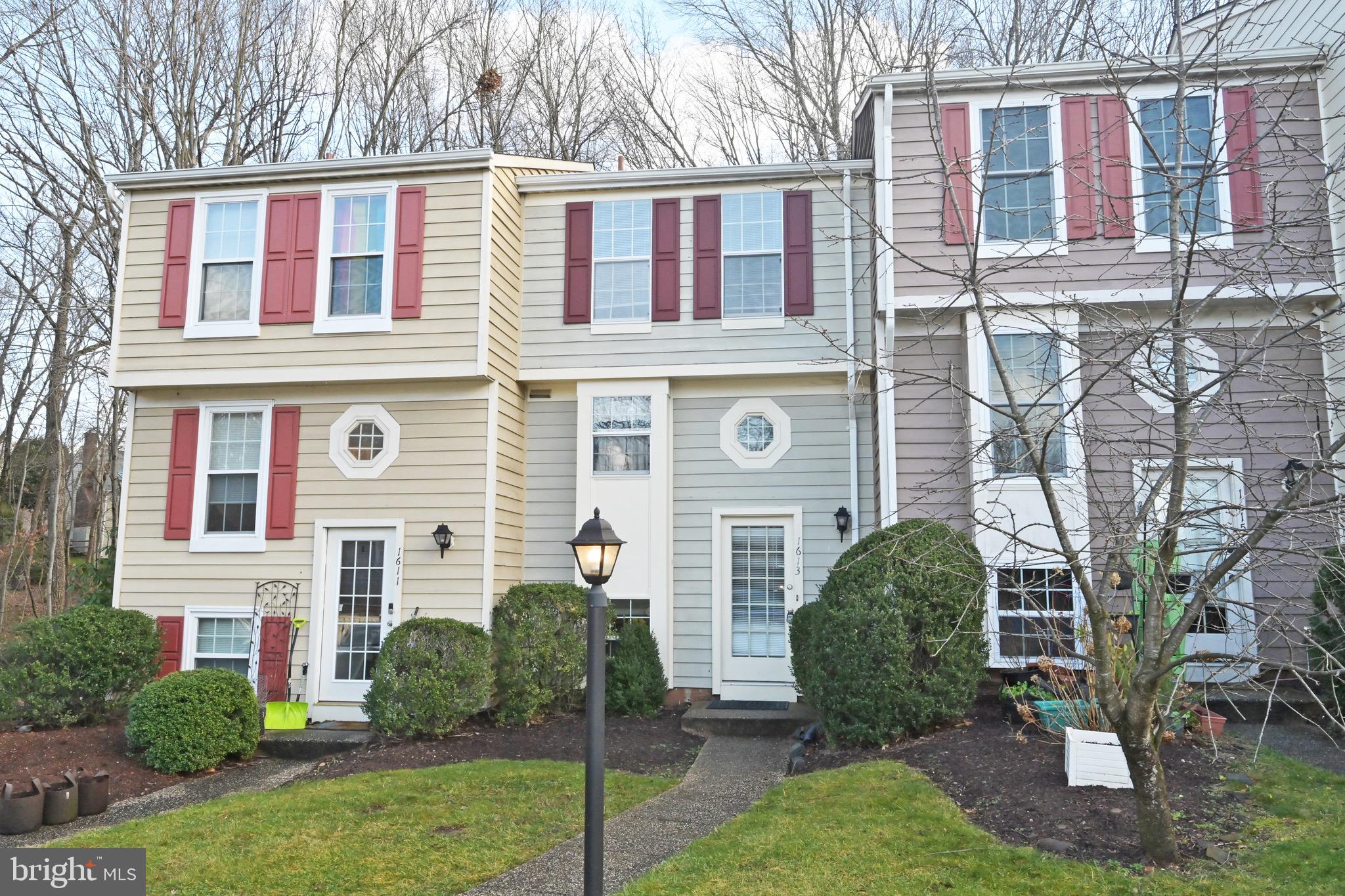 1613 Fieldthorn Drive Reston, VA 20194 - Photo 2 of 30