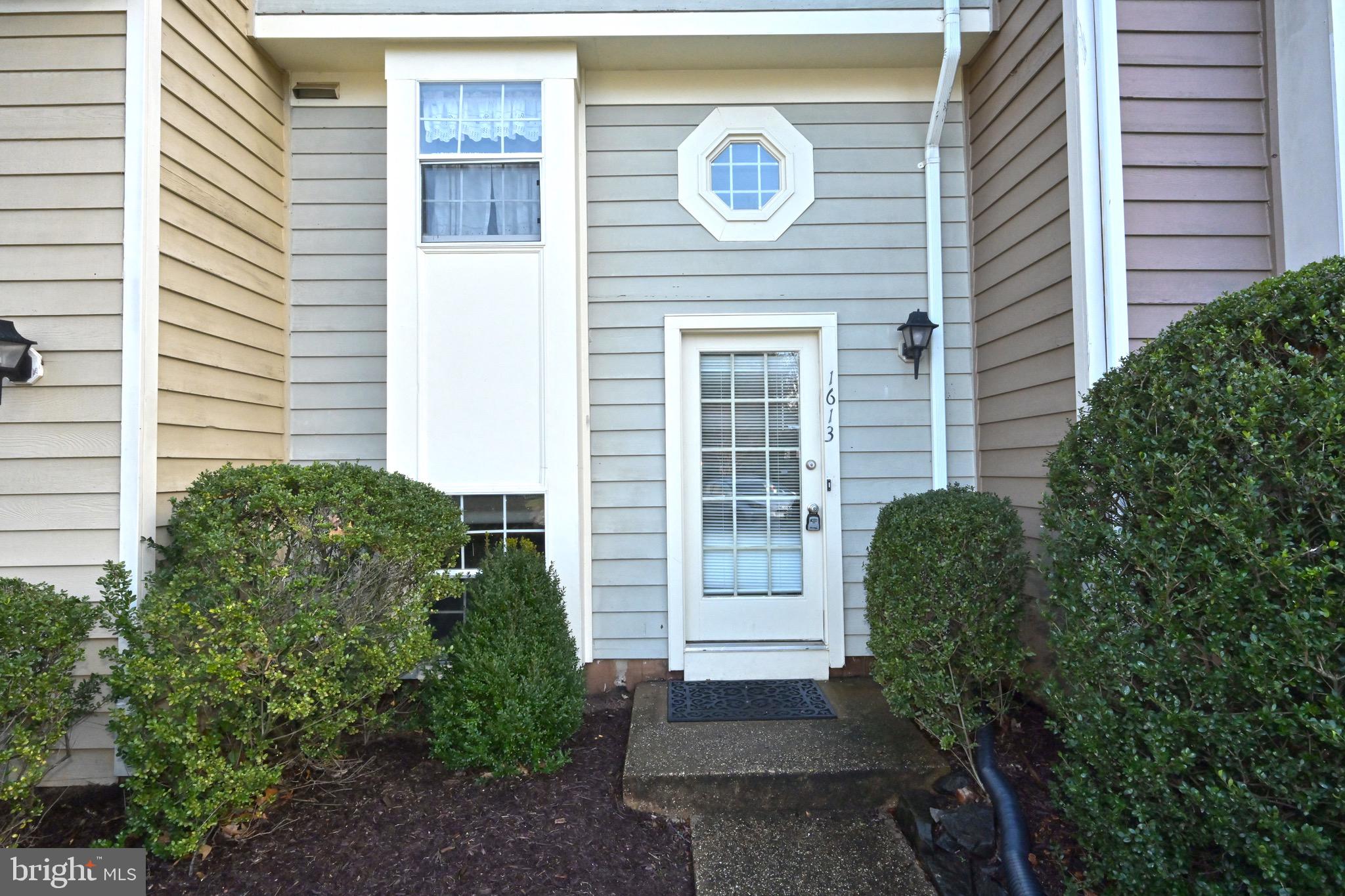 1613 Fieldthorn Drive Reston, VA 20194 - Photo 3 of 30