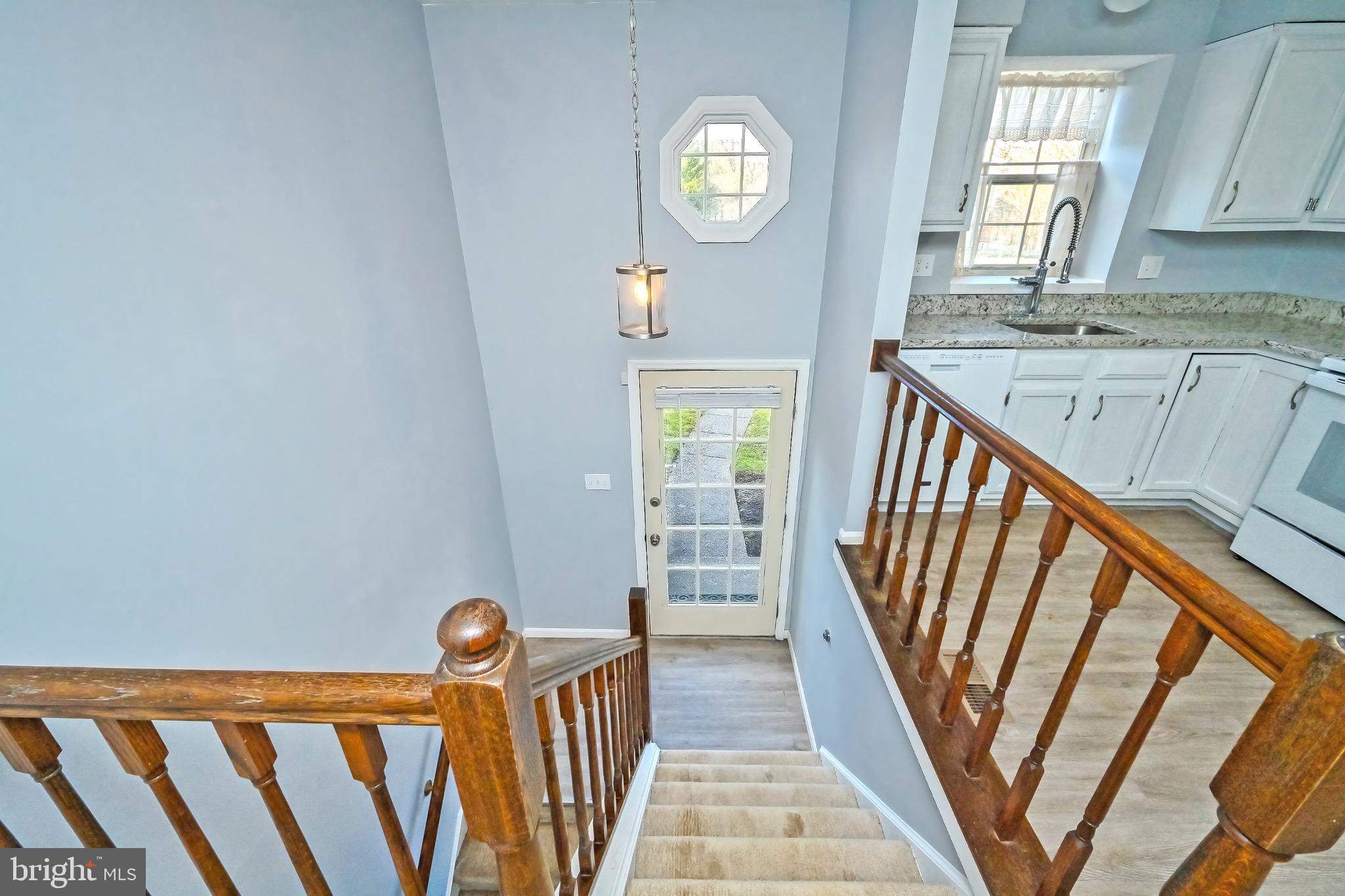 1613 Fieldthorn Drive Reston, VA 20194 - Photo 4 of 30