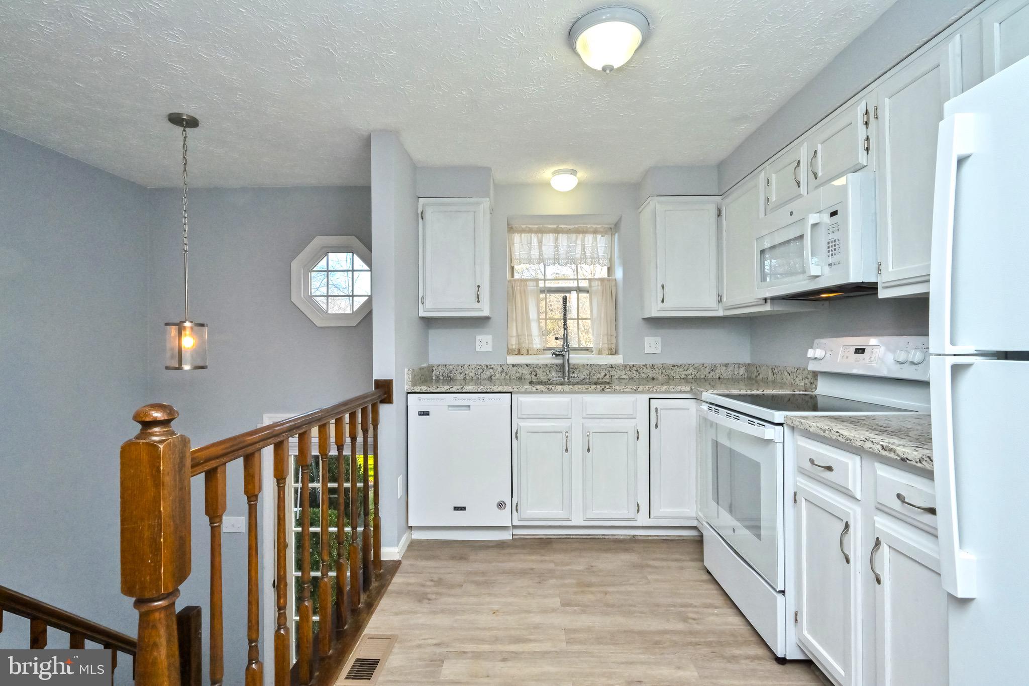 1613 Fieldthorn Drive Reston, VA 20194 - Photo 5 of 30
