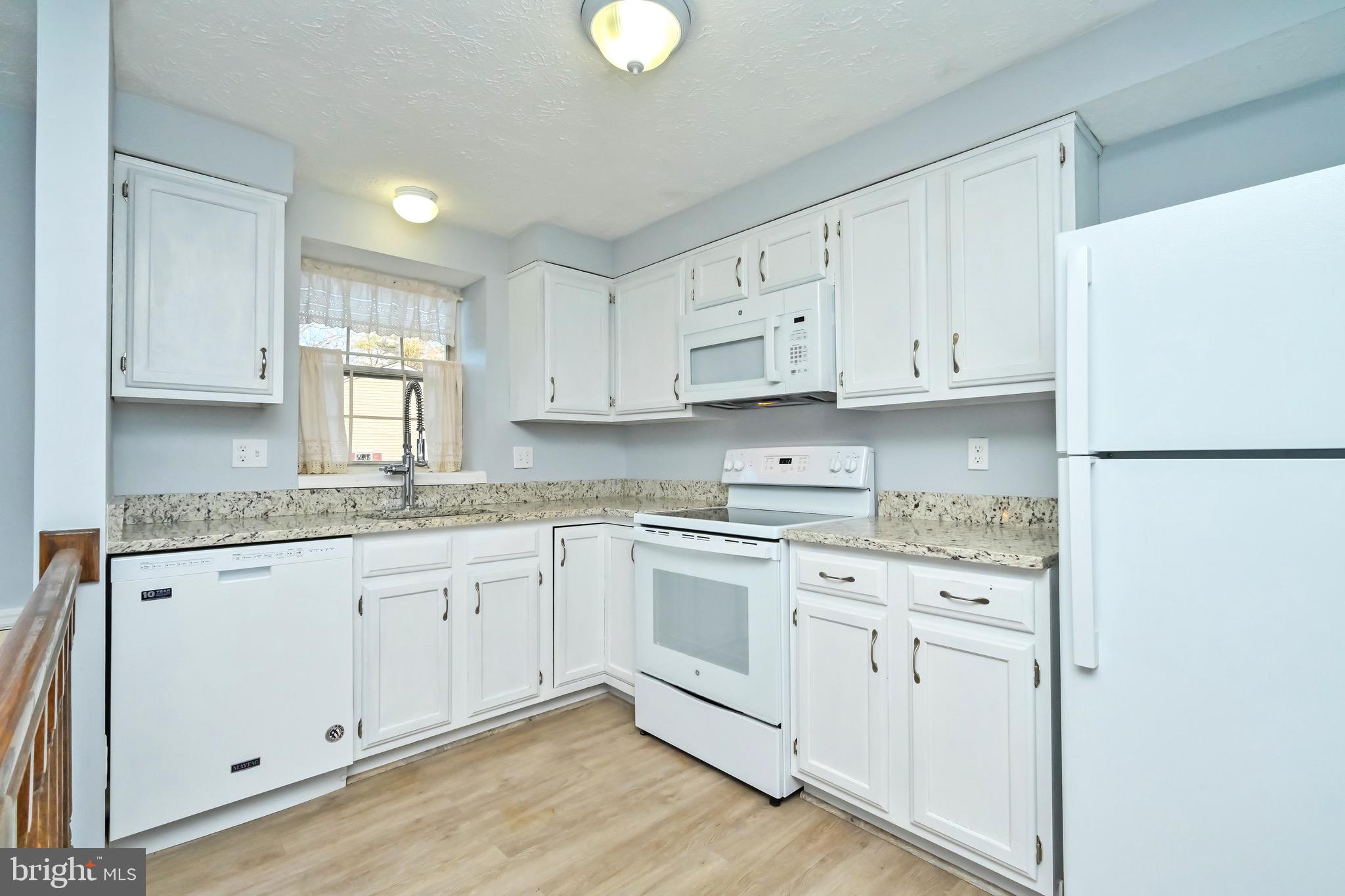 1613 Fieldthorn Drive Reston, VA 20194 - Photo 6 of 30