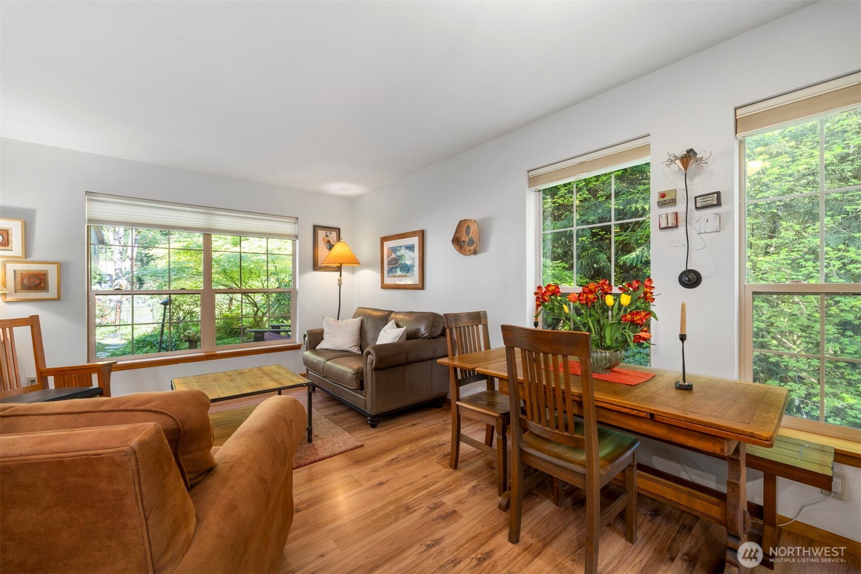 337 Sudden Valley Drive Bellingham, WA 98229 - Photo 9 of 40 a living room with furniture and a potted plant