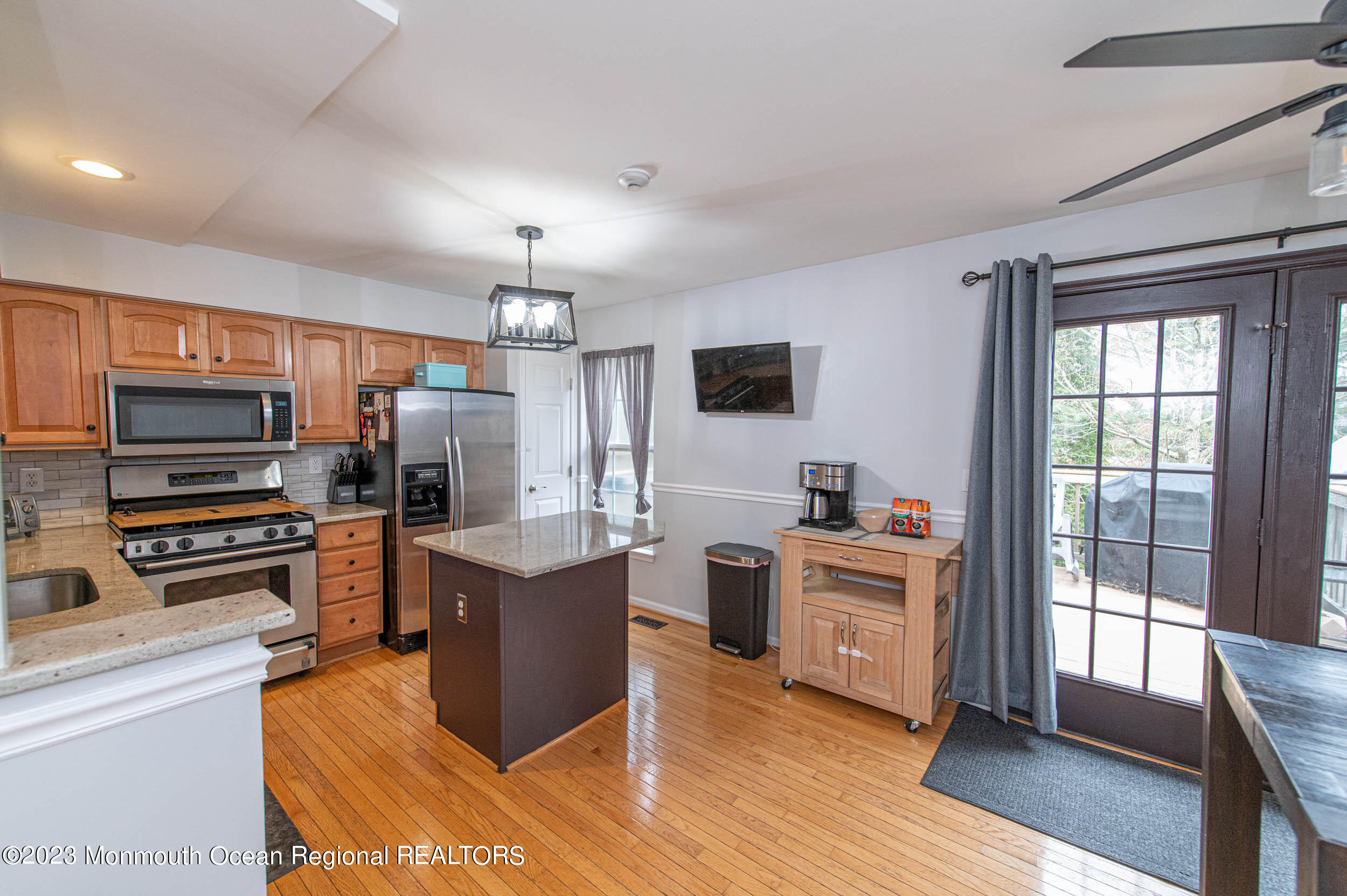 53 Abby Road Farmingdale, NJ 07727 - Photo 11 of 27 jt-4