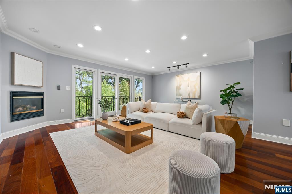 352 Gorge Road Cliffside Park, NJ 07010 - Photo 2 of 25