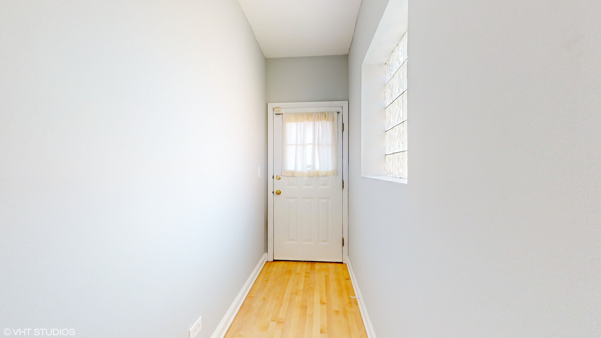 1401 West Fillmore Street, Unit 2 Chicago, IL 60607 - Photo 24 of 26 a view of a bathroom with a bathtub