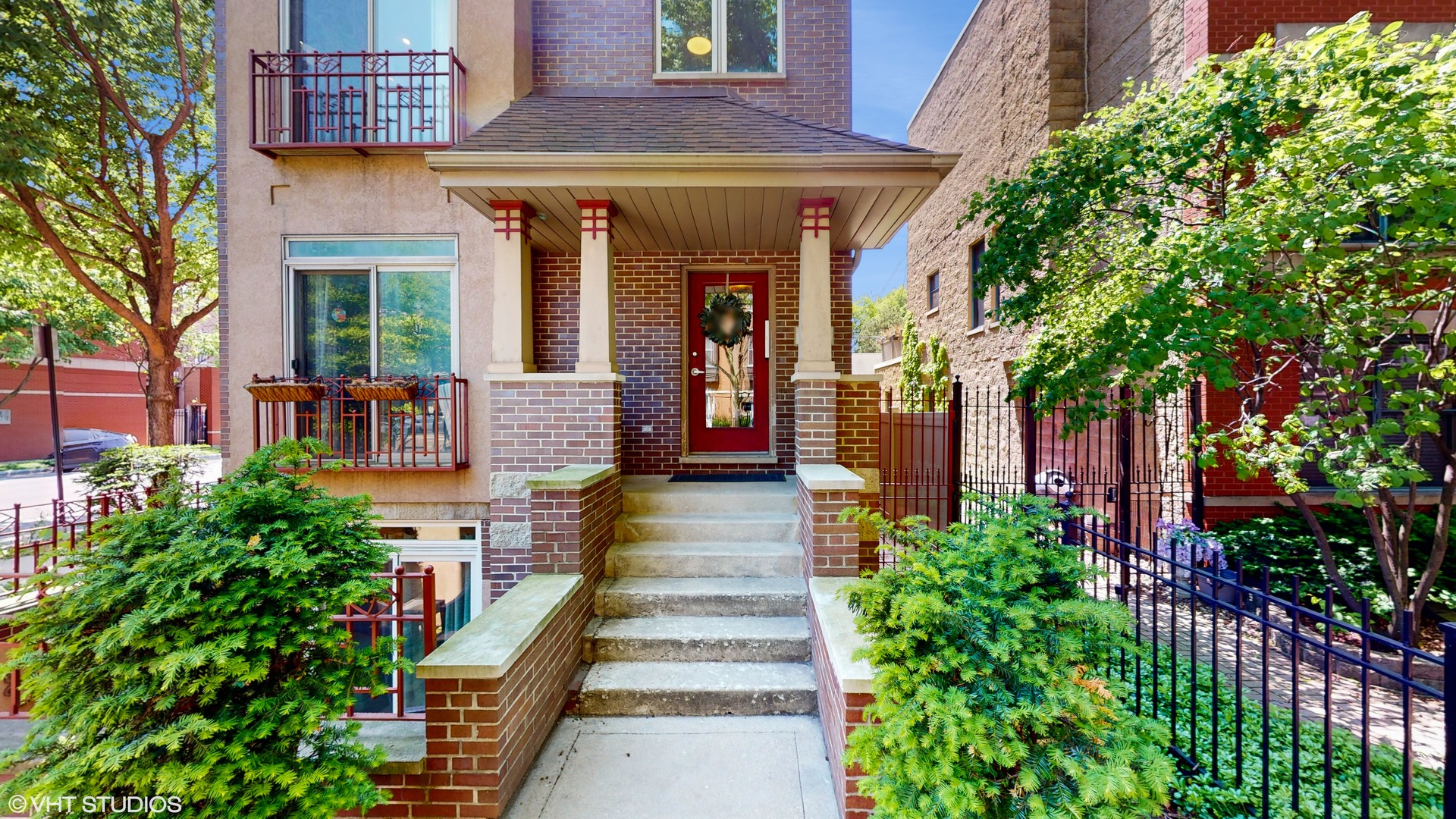 1401 West Fillmore Street, Unit 2 Chicago, IL 60607 - Photo 3 of 26 a front view of a house