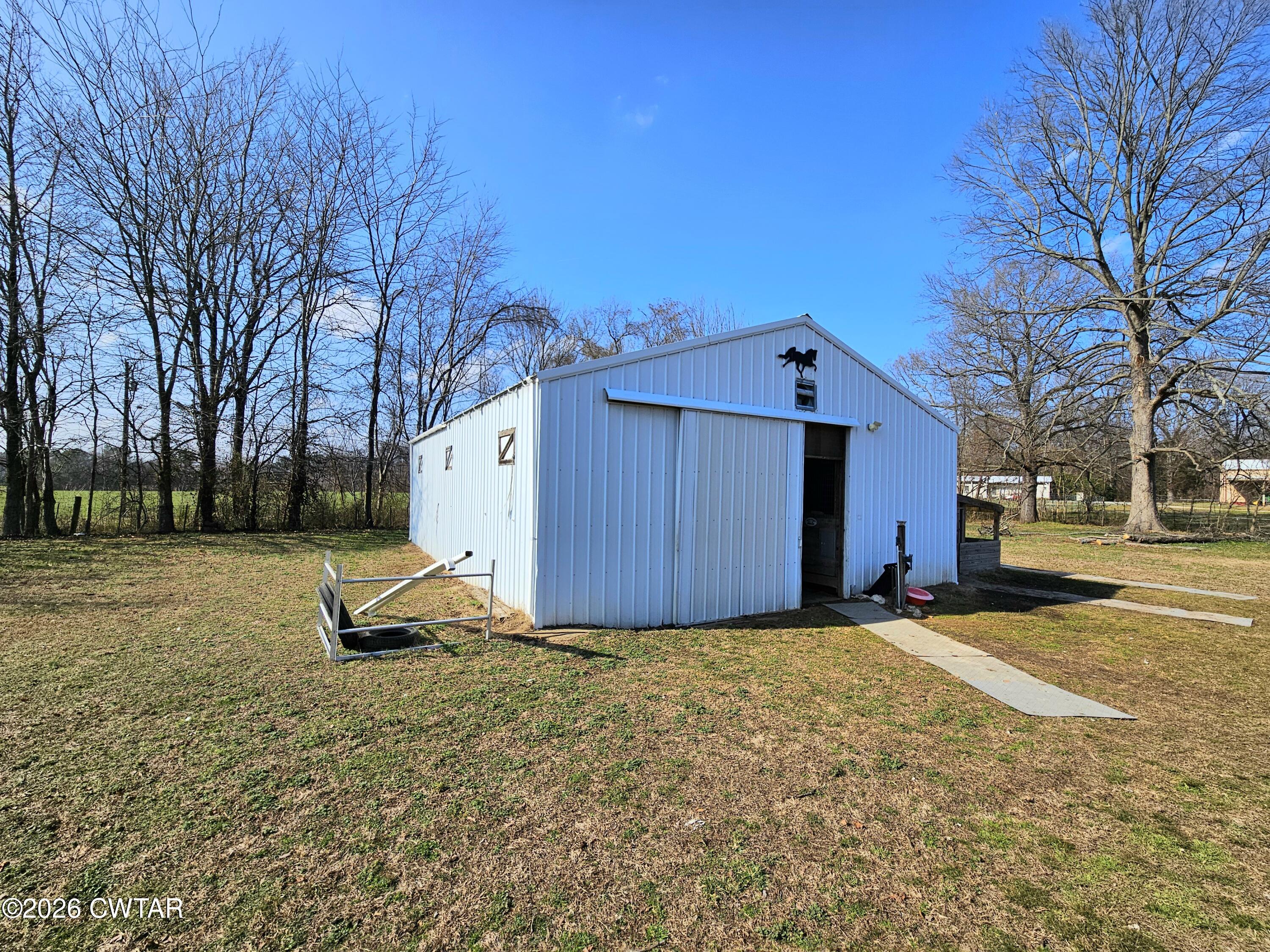 103 Spring Creek Law Road Jackson, TN 38305 - Photo 34 of 35 a view of a backyard with a white house