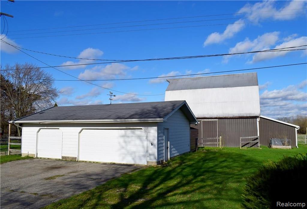 4305 South Genesee Road Grand Blanc, MI 48439 - Photo 6 of 26