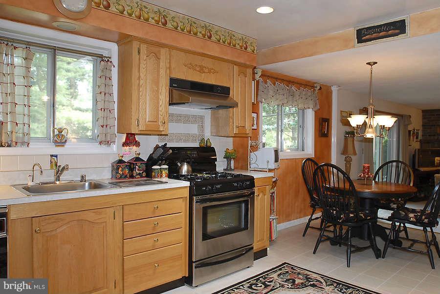1 Tindlay Court Silver Spring, MD 20905 - Photo 13 of 30 Kitchen