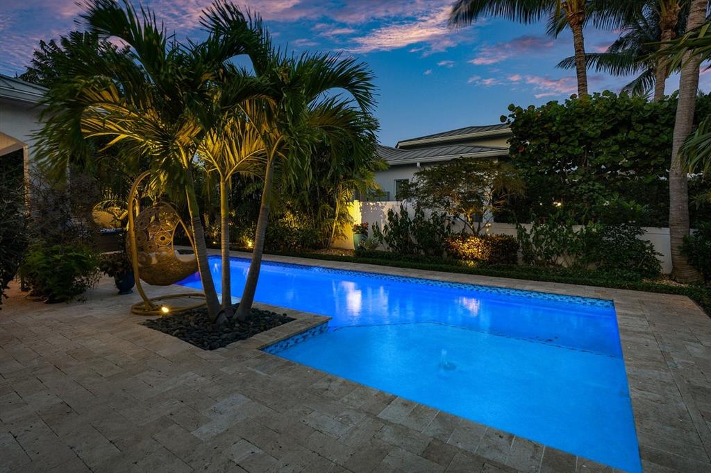 624 Northeast 3rd Avenue Boca Raton, FL 33432 - Photo 43 of 64 a view of a outdoor space with chairs