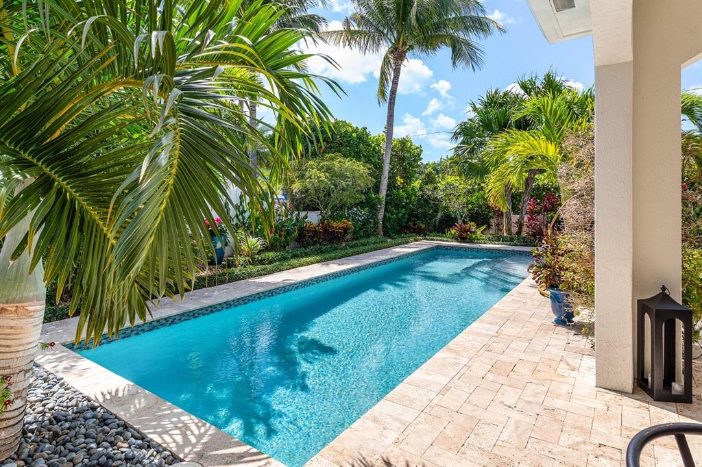 624 Northeast 3rd Avenue Boca Raton, FL 33432 - Photo 46 of 64 a view of a backyard