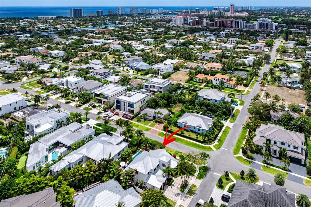 624 Northeast 3rd Avenue Boca Raton, FL 33432 - Photo 61 of 64 an aerial view of residential houses with outdoor space
