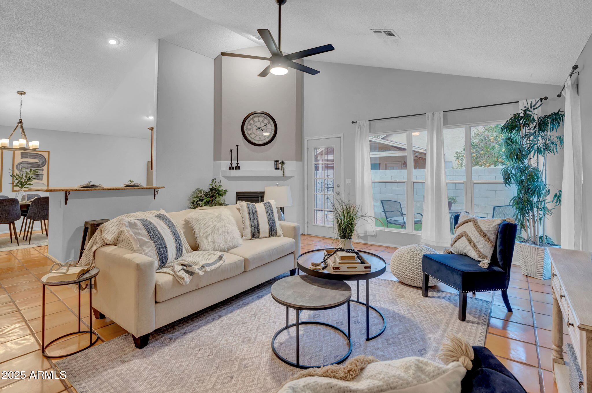 430 East Utopia Road Phoenix, AZ 85024 - Photo 4 of 38 Living Area