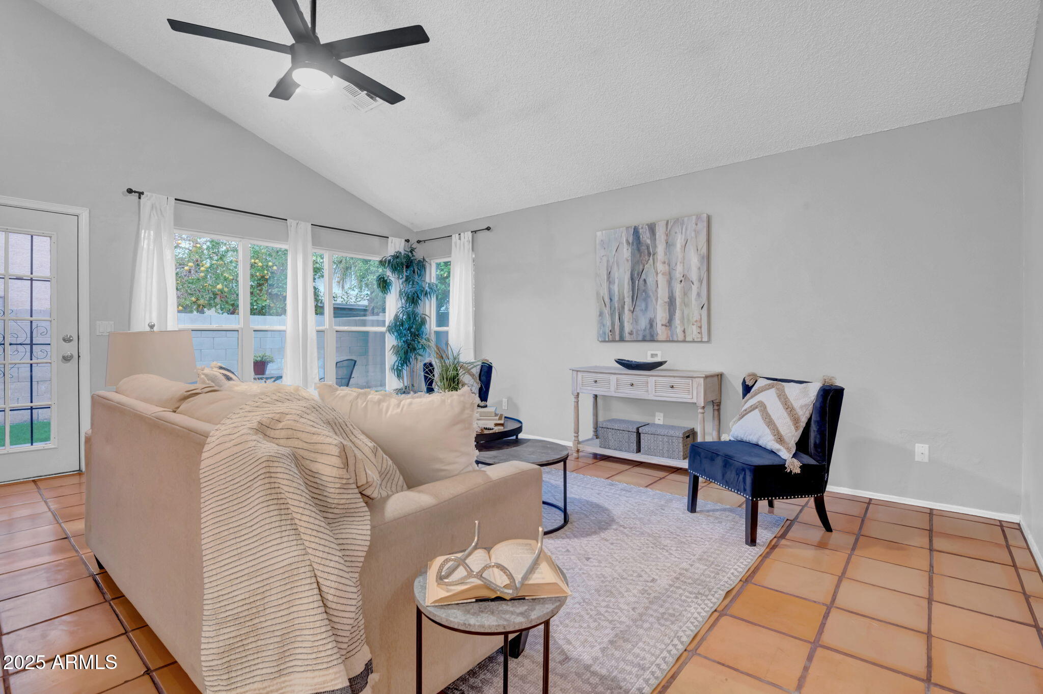430 East Utopia Road Phoenix, AZ 85024 - Photo 5 of 38 Living Area