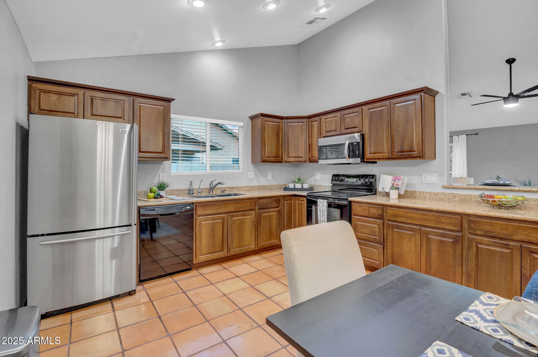 430 East Utopia Road Phoenix, AZ 85024 - Photo 7 of 38 Kitchen w/ Updated Appliances