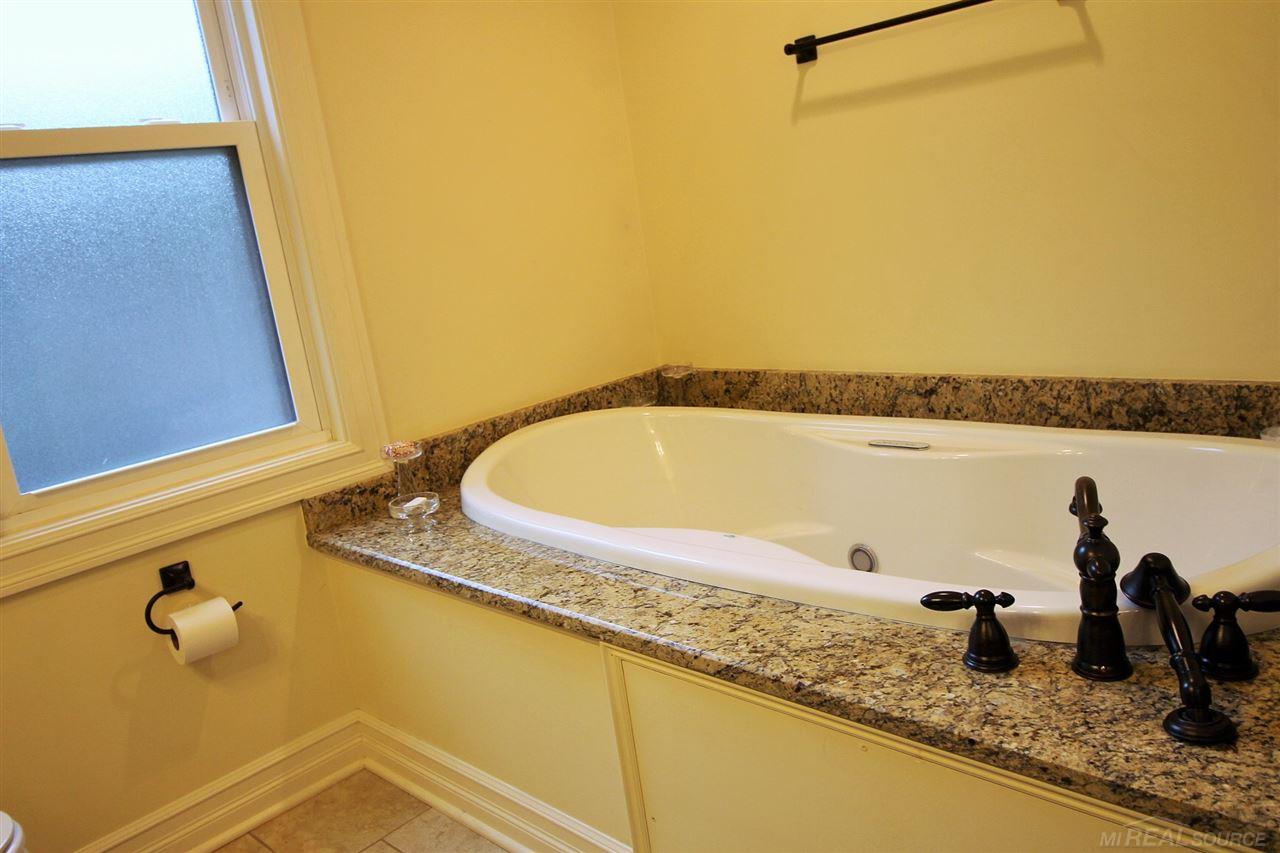 518 Neff Road Grosse Pointe, MI 48230 - Photo 18 of 76 31354675-17.JPG