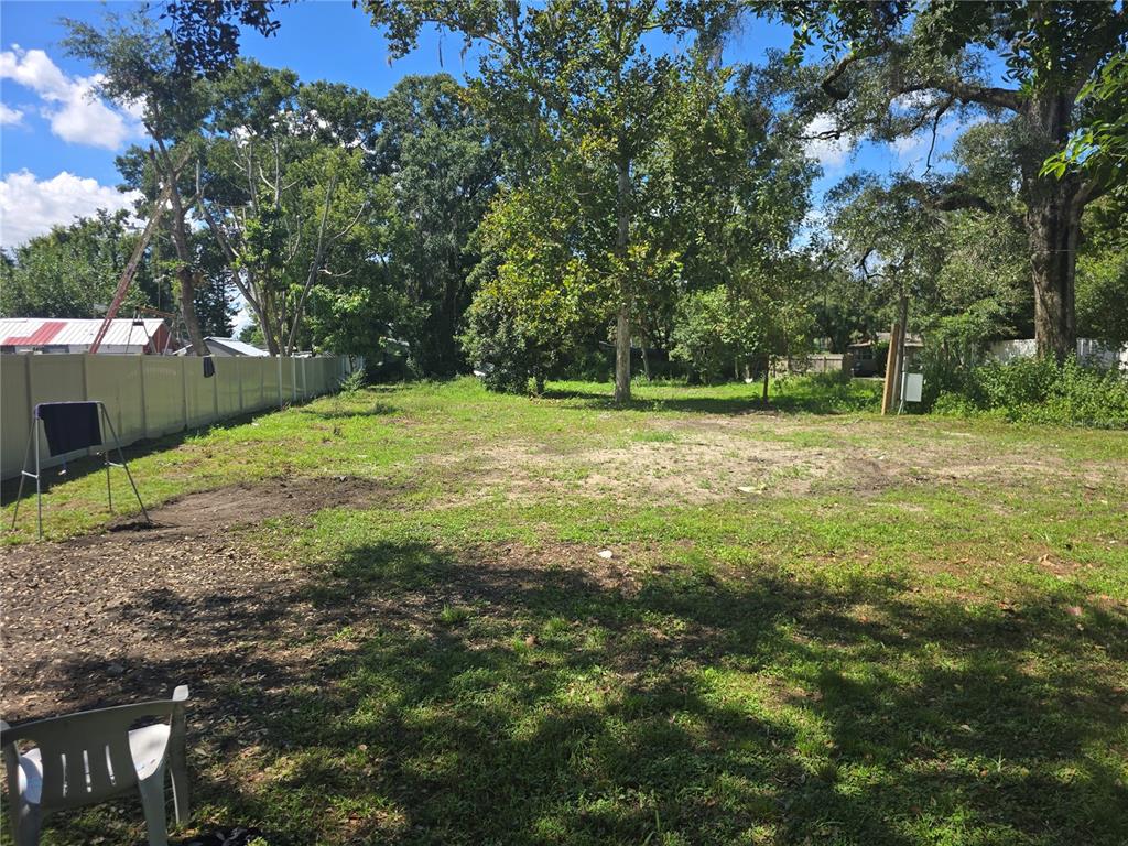 1403 Gordon Road Plant City, FL 33566 - Photo 2 of 4 a view of outdoor space with trees all around