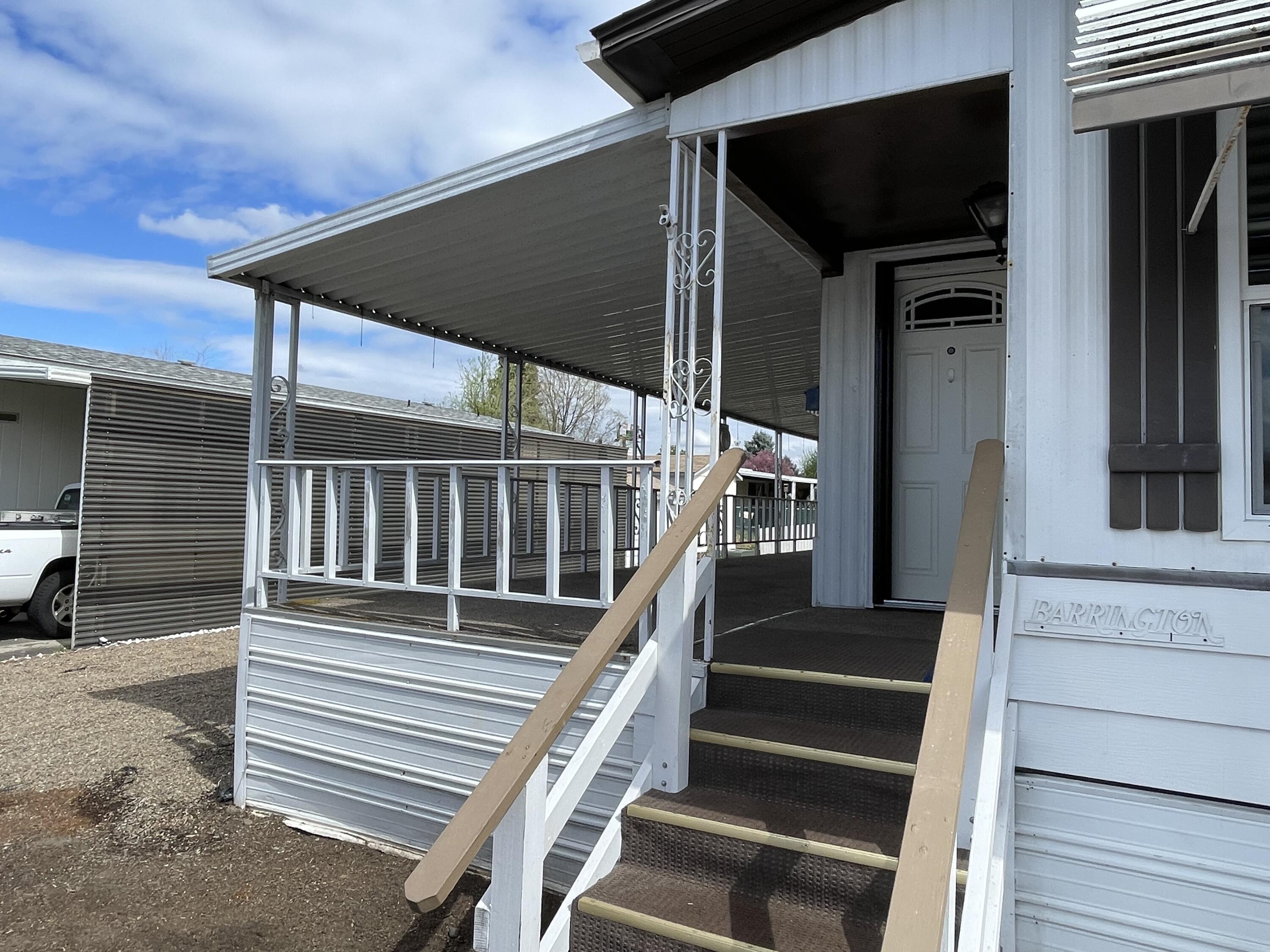 301 Freeman Road, Unit 90 Central Point, OR 97502 - Photo 4 of 22 IMG_1200