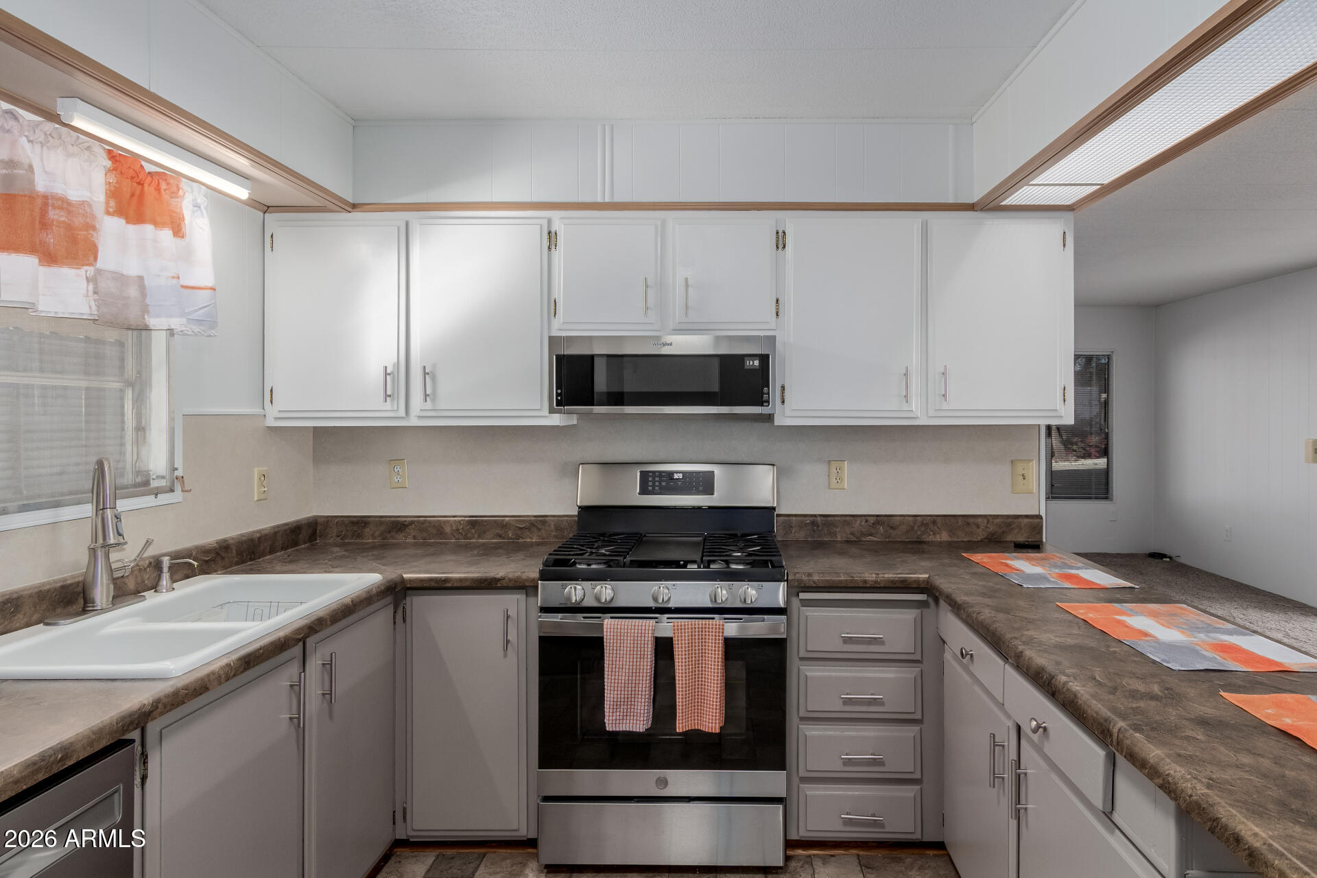 10401 North Cave Creek Road, Unit 50 Phoenix, AZ 85020 - Photo 8 of 31 12 Cave Creek