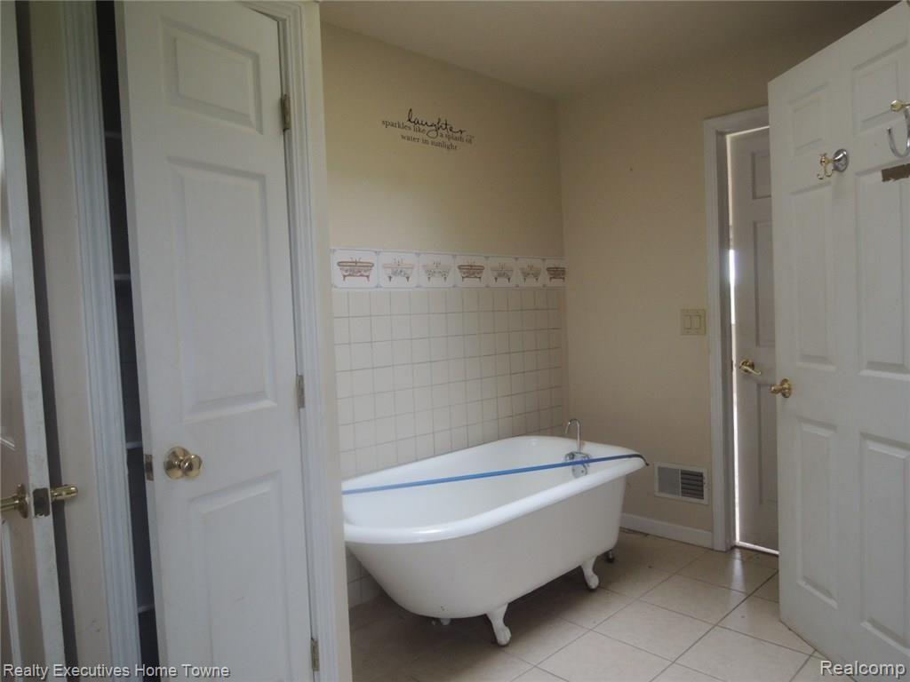4223 Harris Road Fort Gratiot, MI 48059 - Photo 12 of 19 DSCN0313.JPG