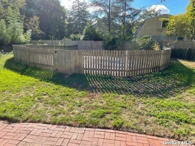 a view of a fence yard