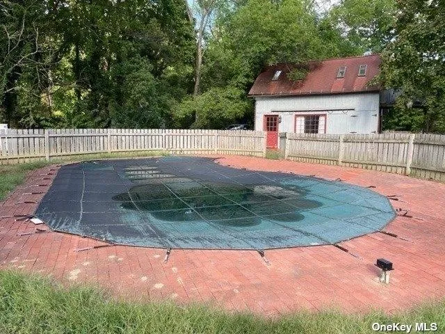 a view front of house with entertaining space