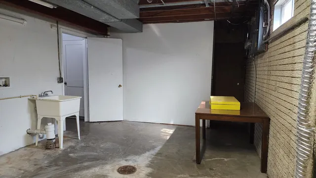 $2,350 | 2418 Adler, Middleton, WI 53562