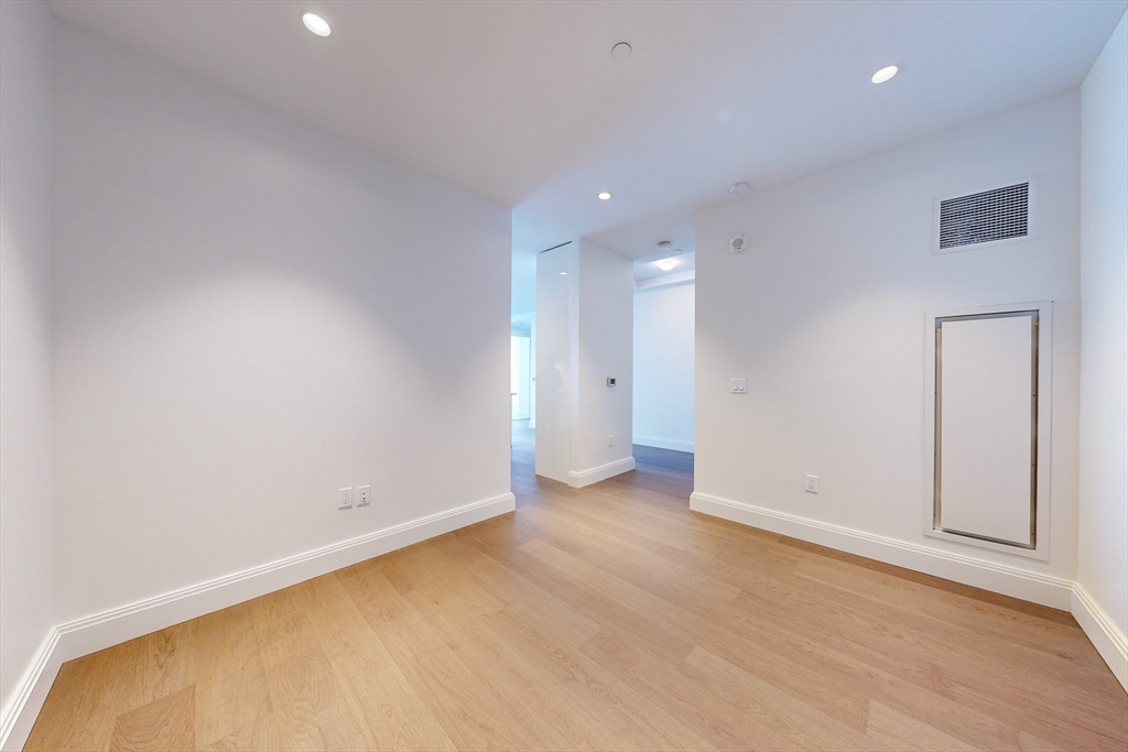 240 Devonshire Street, Unit 5909 Boston, MA 02110 - Photo 6 of 42