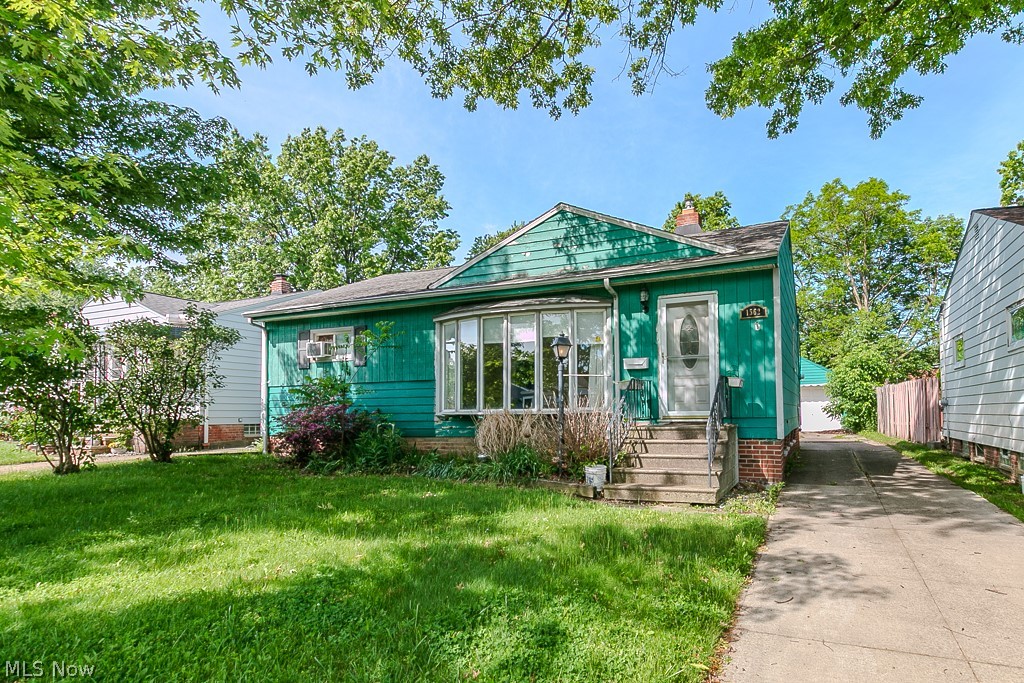 1562 Empire Road Wickliffe, OH 44092 - Photo 2 of 24