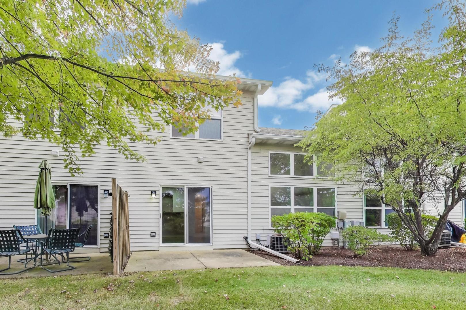 1677 South Candlestick Way Waukegan, IL 60048 - Photo 23 of 30 a front view of a house with garden