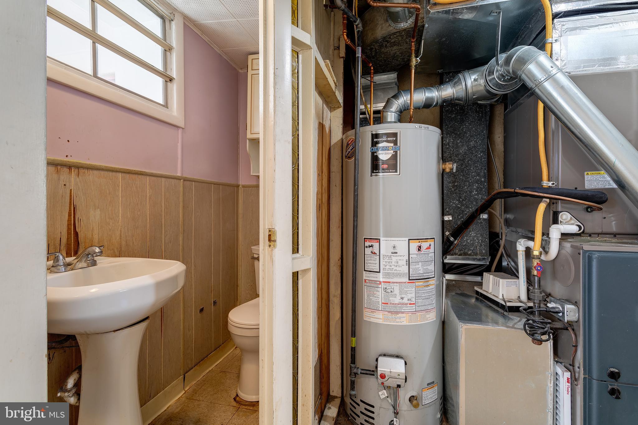 1105 Wynnbrook Road Secane, PA 19018 - Photo 21 of 30 a bathroom with a sink toilet and shower