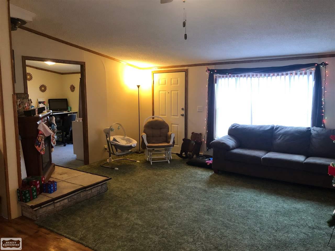 6540 Jeddo Road Jeddo, MI 48032 - Photo 11 of 35 18x13 living room