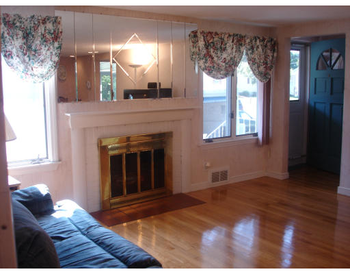 101 Spruce Road Norwood, MA 02062 - Photo 6 of 22 Gallery Image 6