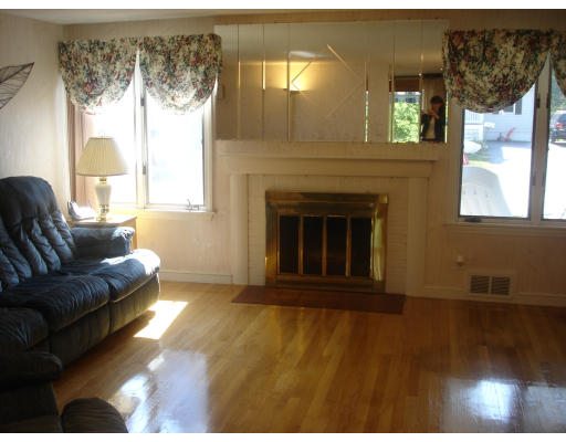 101 Spruce Road Norwood, MA 02062 - Photo 7 of 22 Gallery Image 7