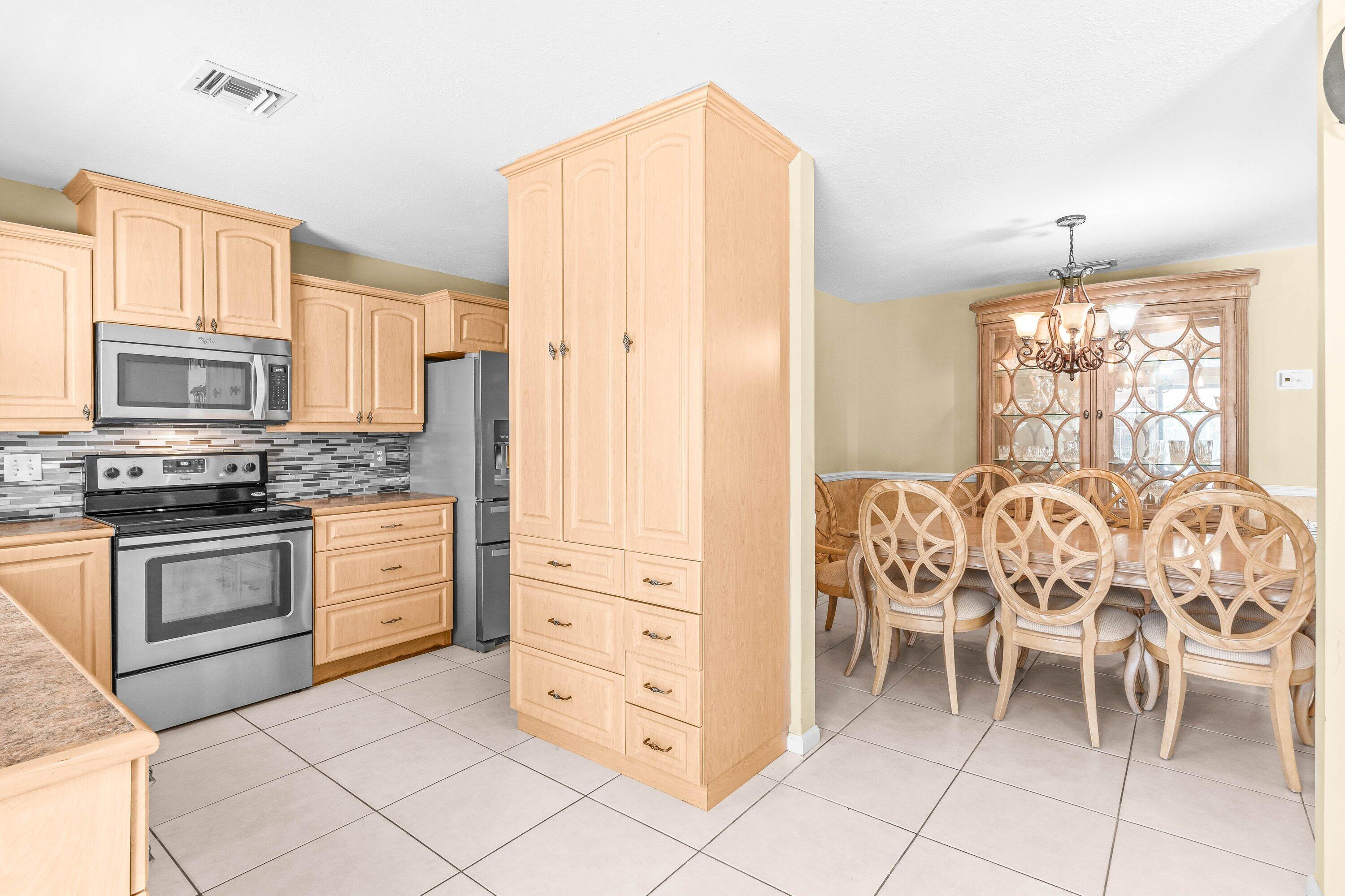 17294 Lake Park Road Boca Raton, FL 33487 - Photo 5 of 47 pantry