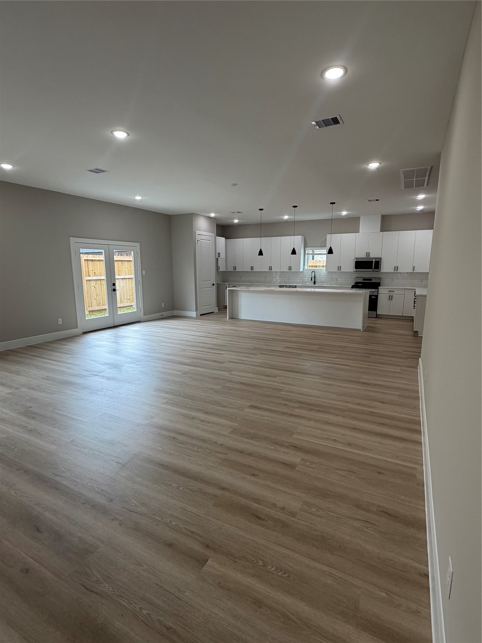 2607 Piemonte Avenue Cir Spring Spring, TX 77388 - Photo 27 of 38 a big room with wooden floor