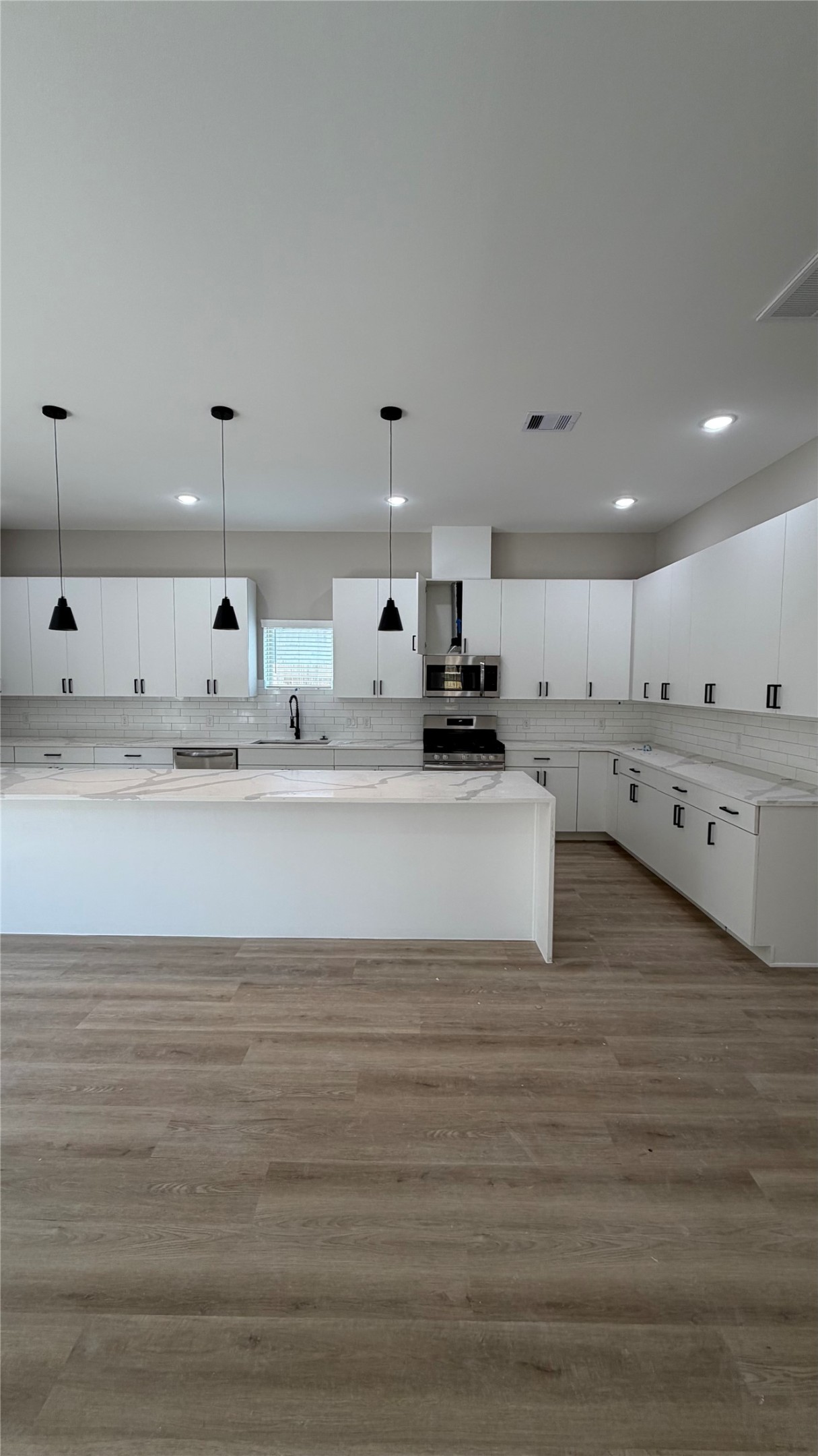 2607 Piemonte Avenue Cir Spring Spring, TX 77388 - Photo 5 of 38 a large white kitchen with a sink and dishwasher