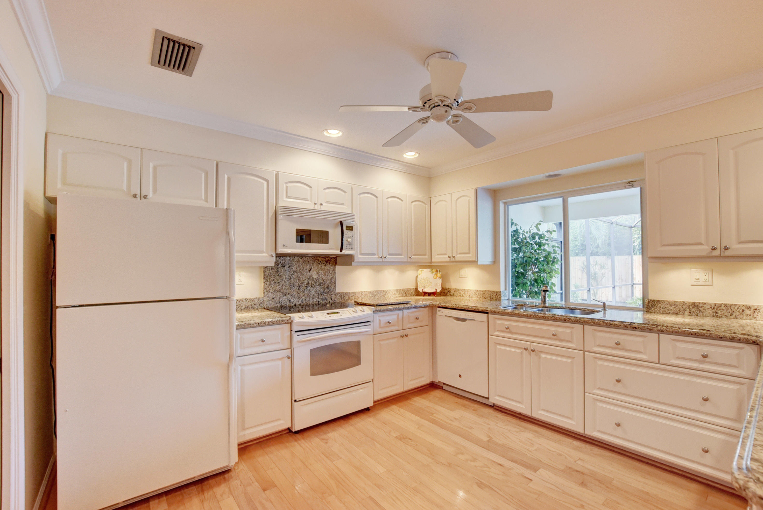 680 Southwest 17th Street Boca Raton, FL 33486 - Photo 24 of 41 Kitchen