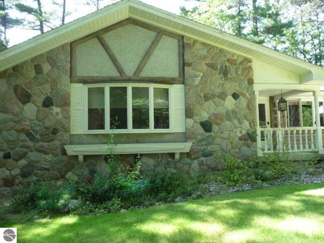 8763 Skegemog Point Road Williamsburg, MI 49690 - Photo 3 of 32 1787986-2.JPG