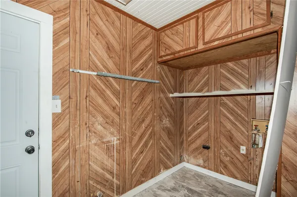 a view of a pathway of a house