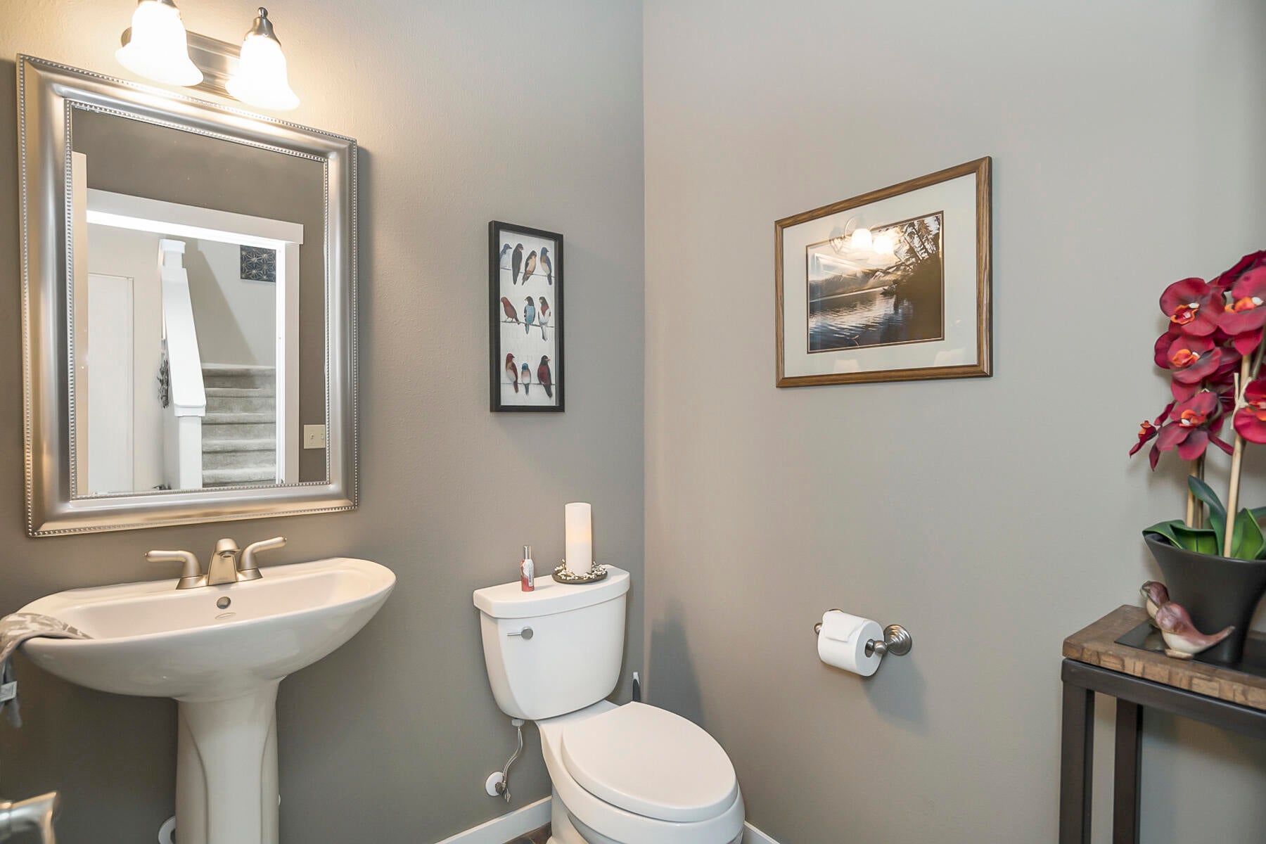1278 Highland View Loop Redmond, OR 97756 - Photo 21 of 24 Downstairs powder bath