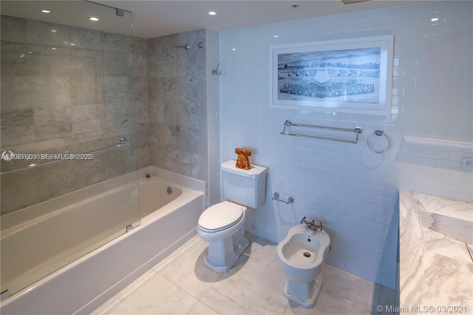 601 Northeast 36th Street, Unit 3101 Miami, FL 33137 - Photo 12 of 25 a bathroom with a toilet sink and bathtub