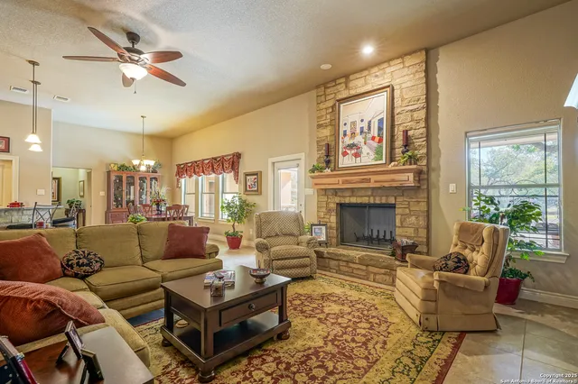 $610,000 | 569 Rose Branch Drive, La Vernia, TX 78121