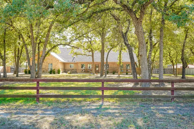 $610,000 | 569 Rose Branch Drive, La Vernia, TX 78121
