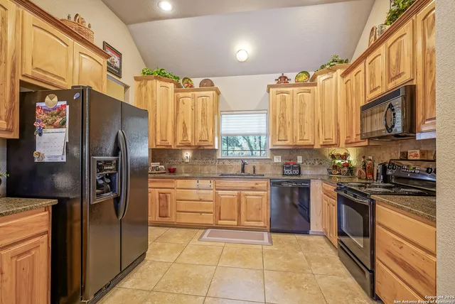 $610,000 | 569 Rose Branch Drive, La Vernia, TX 78121