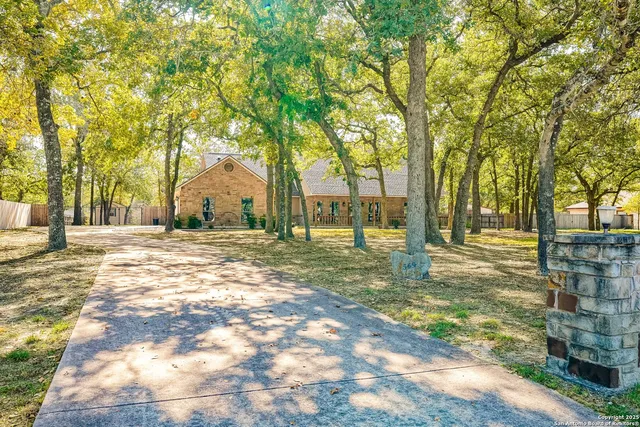 $610,000 | 569 Rose Branch Drive, La Vernia, TX 78121